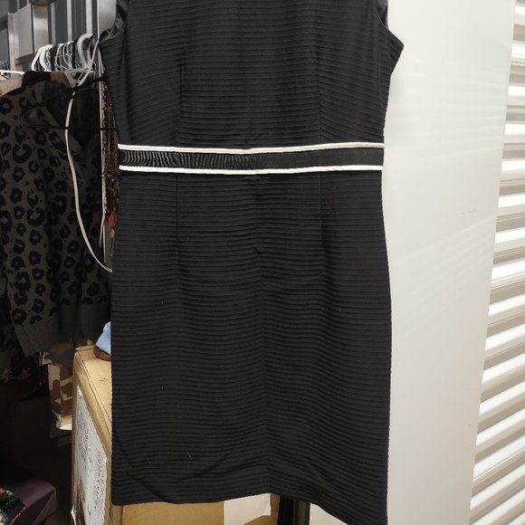 Black sleeveless sheath dress with back zipper from Tommy Hillfiger size 10 EUC - Picture 2 of 4